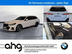 Weiß Gebraucht 2024 BMW 520 Performance Kombi | 53.520 € (Guter Preis)
