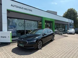 Schwarz Gebraucht 2024 Skoda Superb LAURIN & KLEMENT Kombi | 46.900 € (Fairer Preis)