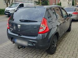 Grau Gebraucht 2012 Dacia Sandero Kleinwagen | 1.350 €