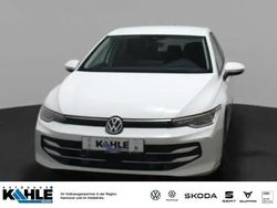 Pure white (weiß) Gebraucht 2024 VW Golf VIII Style Limousine | 40.150 € (Teuer)