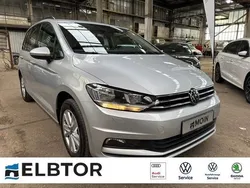 Reflexsilber metallic Gebraucht 2022 VW Touran Comfortline Van / Kleinbus | 29.480 € (Fairer Preis)