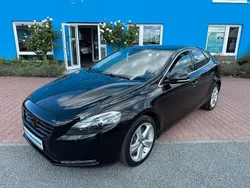 Schwarz Gebraucht 2014 Volvo V40 Momentum Kombi | 10.980 € (Fairer Preis)