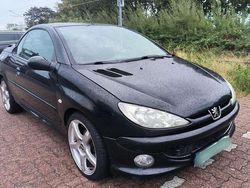 Schwarz Gebraucht 2005 Peugeot 206 CC Roland Garros Cabrio | 1.400 € (Fairer Preis)