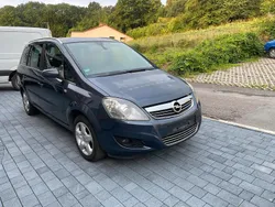 Grau Gebraucht 2008 Opel Zafira Van / Kleinbus | 2.800 €