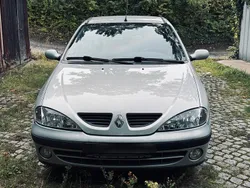 Andere farben Gebraucht 2002 Renault Mégane II Kleinwagen | 2.100 € (Etwas zu teuer)