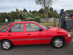 Rot Gebraucht 1994 Ford Escort Limousine | 3.450 €