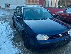 Blau Gebraucht 2003 VW Golf Limousine | 1.600 € (Fairer Preis)