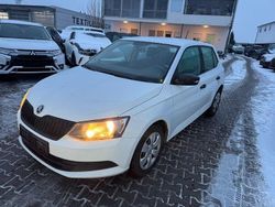 Weiß Gebraucht 2015 Skoda Fabia Active Limousine | 5.890 € (Guter Preis)