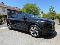 Schwarz Gebraucht 2025 Audi Q6 Sportback e-tron Design SUV | 75.000 €