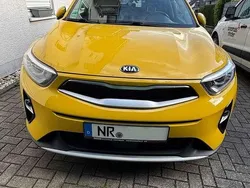 Gelb Gebraucht 2017 Kia Stonic Spirit SUV | 13.000 € (Guter Preis)