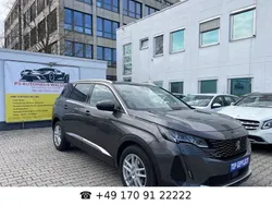 Grau Gebraucht 2021 Peugeot 5008 Allure Van / Kleinbus | 26.490 € (Etwas zu teuer)