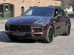 Mahagonimetallic Gebraucht 2018 Porsche Cayenne SUV | 66.790 €