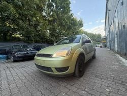 Grün Gebraucht 2005 Ford Fiesta Kleinwagen | 1.500 € (Fairer Preis)