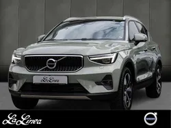 733 sage green (metallic) Gebraucht 2024 Volvo XC40 Core SUV | 36.890 € (Fairer Preis)