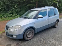 Silber Gebraucht 2008 Skoda Roomster Scout Kombi | 899 €