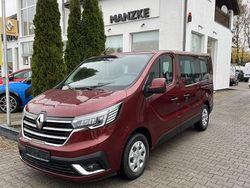 Karmesinrot metallic Gebraucht 2021 Renault Trafic Life Van / Kleinbus | 35.990 €