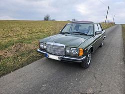 Grün Gebraucht 1983 Mercedes E230 Limousine | 6.999 €