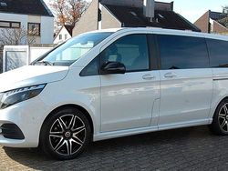 Bergkristallweiß Gebraucht 2023 Mercedes V300 AMG Van / Kleinbus | 59.800 € (Fairer Preis)