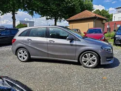 Grau Gebraucht 2015 Mercedes B200 Style Van / Kleinbus | 7.990 € (Guter Preis)