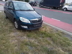 Blau Gebraucht 2013 Skoda Fabia Kleinwagen | 2.000 € (Superpreis)