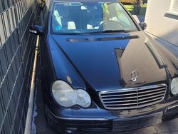 Schwarz Gebraucht 2001 Mercedes 200 Limousine | 700 €