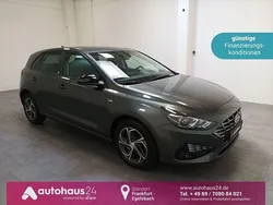 Grau Gebraucht 2021 Hyundai i30 Intro Edition Limousine | 15.890 € (Superpreis)