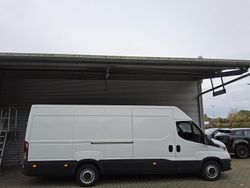 Weiss Gebraucht 2023 Iveco Daily Van | 25.980 € (Guter Preis)