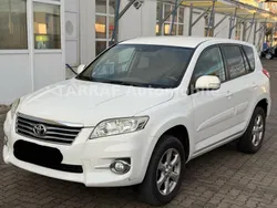 Weiß Gebraucht 2011 Toyota RAV4 Life SUV | 6.500 € (Teuer)
