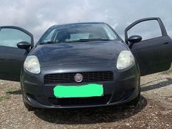 Grau Gebraucht 2011 Fiat Grande Punto Kleinwagen | 1.000 € (Fairer Preis)