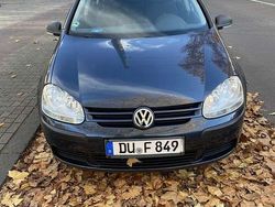 Blau Gebraucht 2007 VW Golf V Kleinwagen | 2.500 € (Fairer Preis)