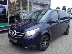 Blau Gebraucht 2019 Mercedes V200 Van / Kleinbus | 35.700 € (Teuer)