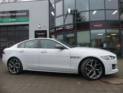 Yulong white (metallic) Gebraucht 2018 Jaguar XE R-Sport Limousine | 17.400 € (Guter Preis)