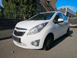 Weiß Gebraucht 2011 Chevrolet Spark Kleinwagen | 2.100 € (Fairer Preis)