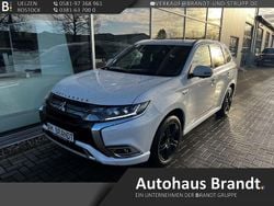 P) (weiss Gebraucht 2020 Mitsubishi Outlander P-HEV Plus SUV | 21.990 € (Fairer Preis)