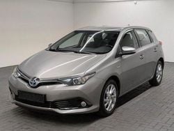 Silbermet. Gebraucht 2016 Toyota Auris Hybrid Edition-S Limousine | 11.980 € (Fairer Preis)