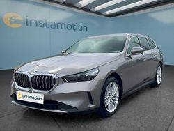Grau Neu 2025 BMW 520 Kombi | 76.349 €