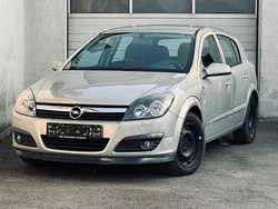Grau Gebraucht 2006 Opel Astra Limousine | 3.999 € (Fairer Preis)