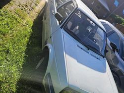 Weiß Gebraucht 1987 VW Golf II Kleinwagen | 600 €