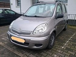 Silber Gebraucht 2005 Toyota Yaris Verso Van / Kleinbus | 5.250 €