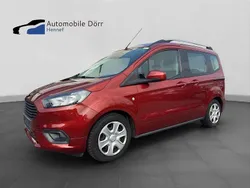 Rot Gebraucht 2018 Ford Tourneo Courier Van / Kleinbus | 10.999 € (Fairer Preis)