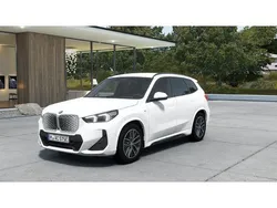 Alpinweiß uni Neu 2025 BMW iX1 M Sport SUV | 47.980 € (Guter Preis)