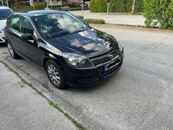 Schwarz Gebraucht 2005 Opel Astra Limousine | 5.590 € (Teuer)