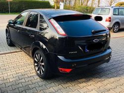 Schwarz Gebraucht 2009 Ford Focus Limousine | 3.500 € (Fairer Preis)