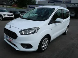 Weiß Gebraucht 2019 Ford Tourneo Courier Trend Van / Kleinbus | 14.900 € (Etwas zu teuer)