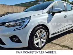 Weiß Gebraucht 2022 Renault Clio V Business Kleinwagen | 14.500 € (Guter Preis)