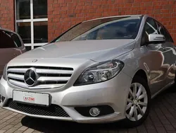 Silber Gebraucht 2014 Mercedes B180 Van / Kleinbus | 11.490 € (Fairer Preis)