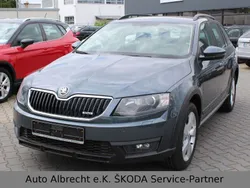 Grau Gebraucht 2014 Skoda Octavia Scout 4x4 Kombi | 12.990 € (Fairer Preis)