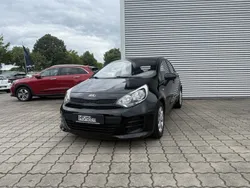 Schwarz Gebraucht 2015 Kia Rio Start Limousine | 7.990 € (Fairer Preis)