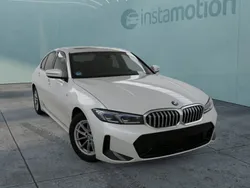 Weiß Gebraucht 2023 BMW 320 Sport Line Limousine | 40.700 € (Teuer)