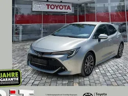 Precious silver Gebraucht 2023 Toyota Corolla Team Limousine | 24.490 € (Fairer Preis)